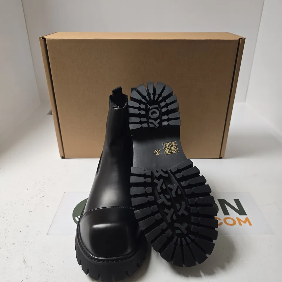 KOI FREEDOM BLACK BOOT WITH LUG SOLE - UK 9