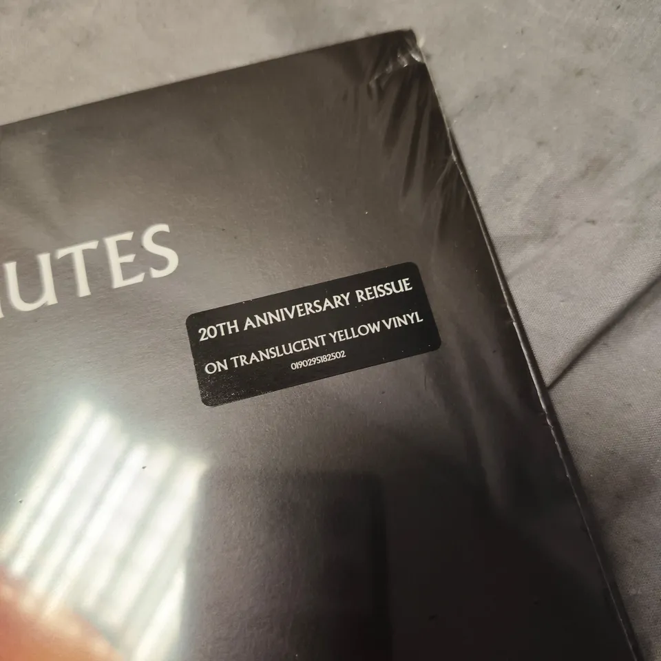 COLDPLAY – PARACHUTES 20TH ANNIVERSARY REISSUE ON TRANSLUCENT YELLOW VINYL (SEALED)