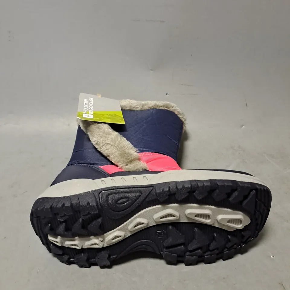 PAIR OF MOUNTAIN WAREHOUSE CARIBOU KIDS ADAPTIVE FLEECE LINED SNOW BOOT IN BRIGHT PINK/NAVY SIZE 12