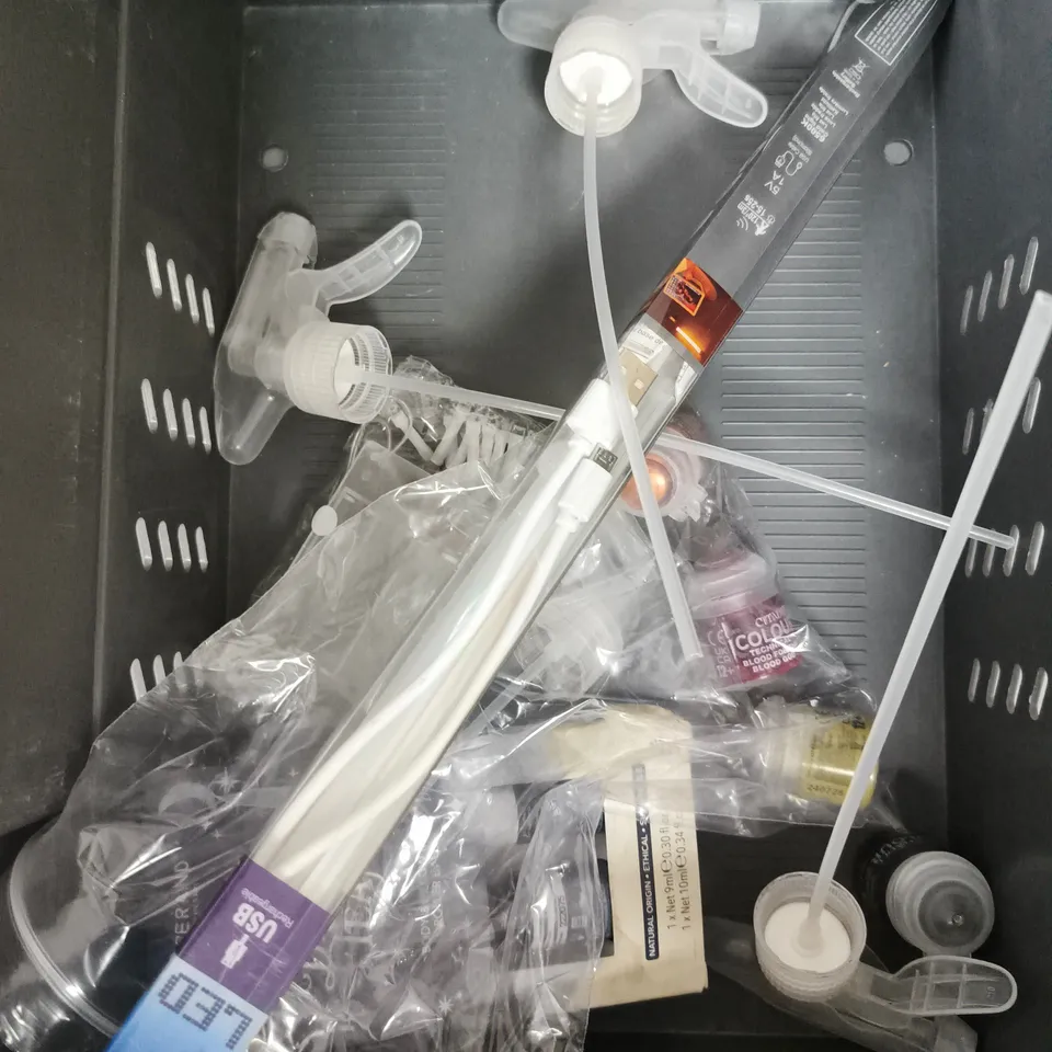 APPROXIMATELY 10 ASSORTED HOUSEHOLD PRODUCTS TO INCLUDE LED LIGHTS, ODOUR SPRAY, CHRISTMAS DECOR ETC 