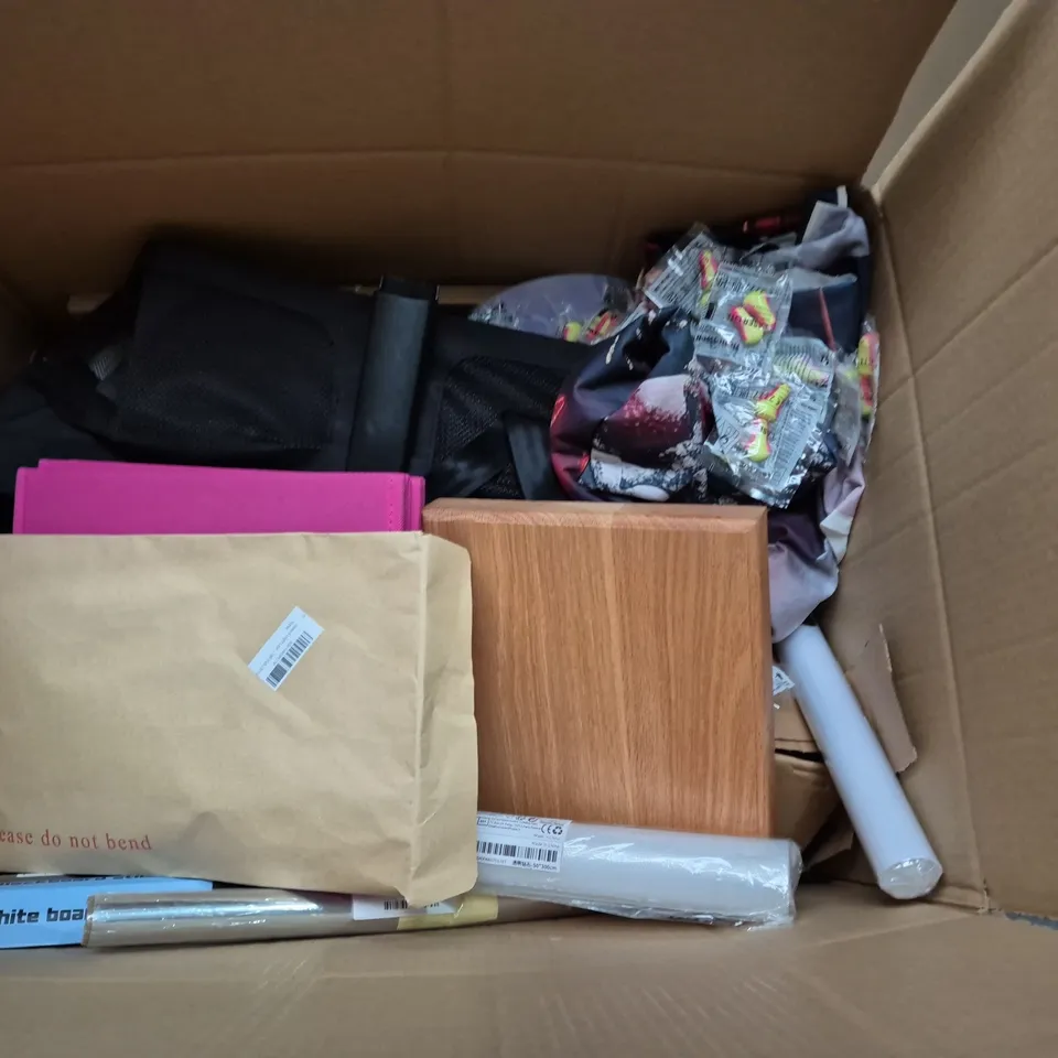 APPROXIMATELY 15 ASSORTED HOUSEHOLD PRODUCTS TO INCLUDE KIDS BEDDING, TABLEWARE SET AND REISSER SCREWS