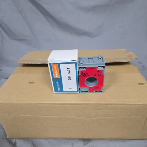 APPROXIMATELY 25 X HOBUT MODULAR ELECTRICAL COMPONENT – RED FACEPLATE, PART 254-473 (FARNELL BOX)