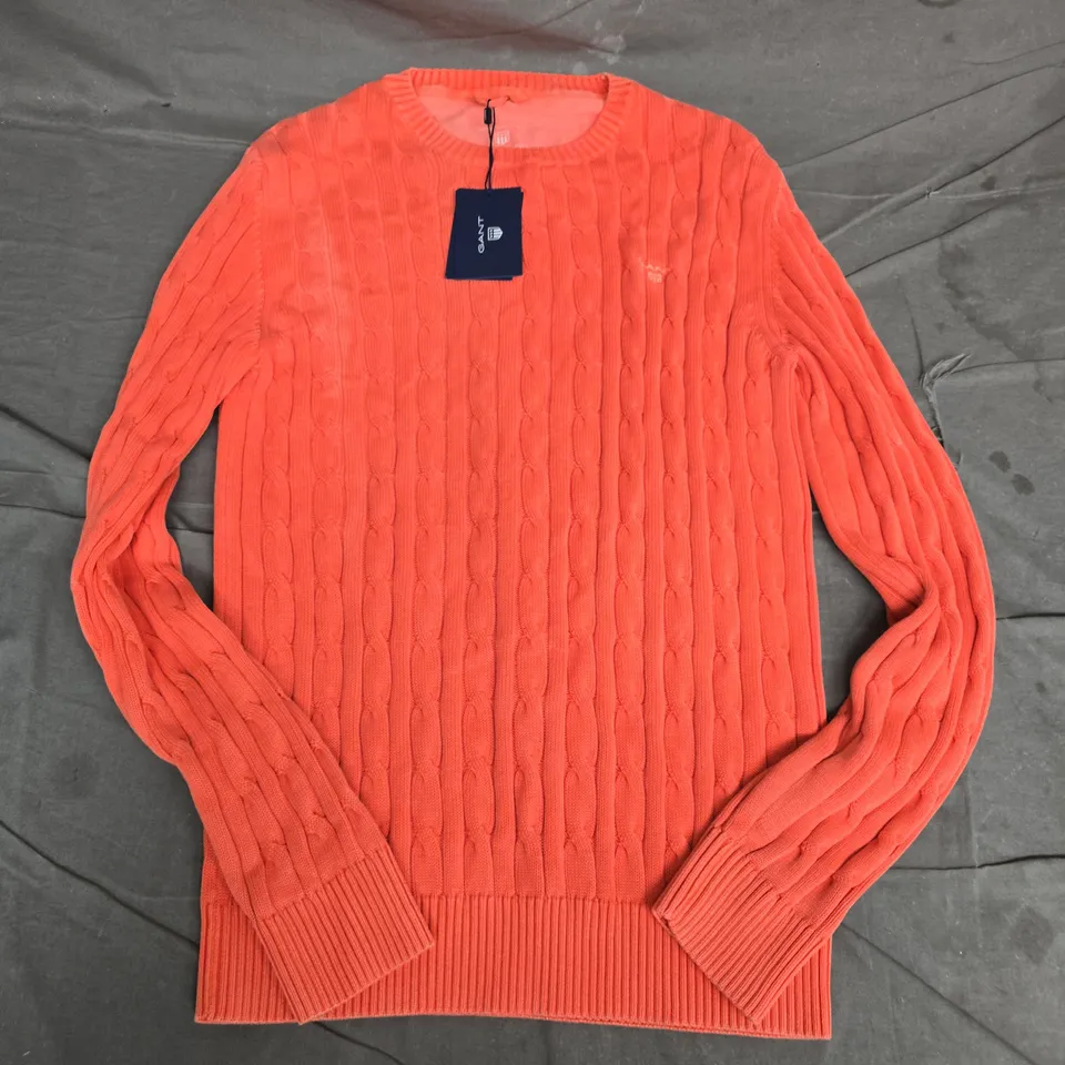 GANT SUNBLEACHED CABLE CREW SWEATER – STRONG CORAL, SIZE M