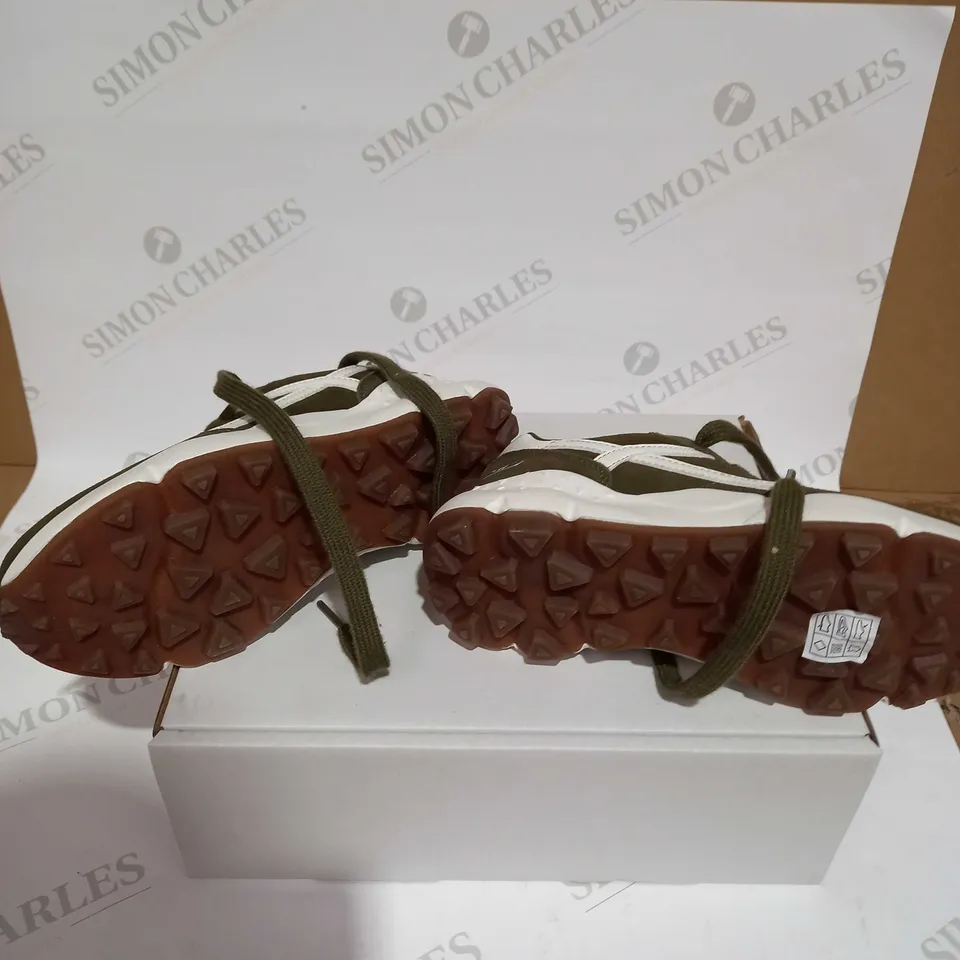 SKECHERS BOBS GOSAN THRILLIN THROWBACK SUEDE TRAINER GREEN - SIZE 3