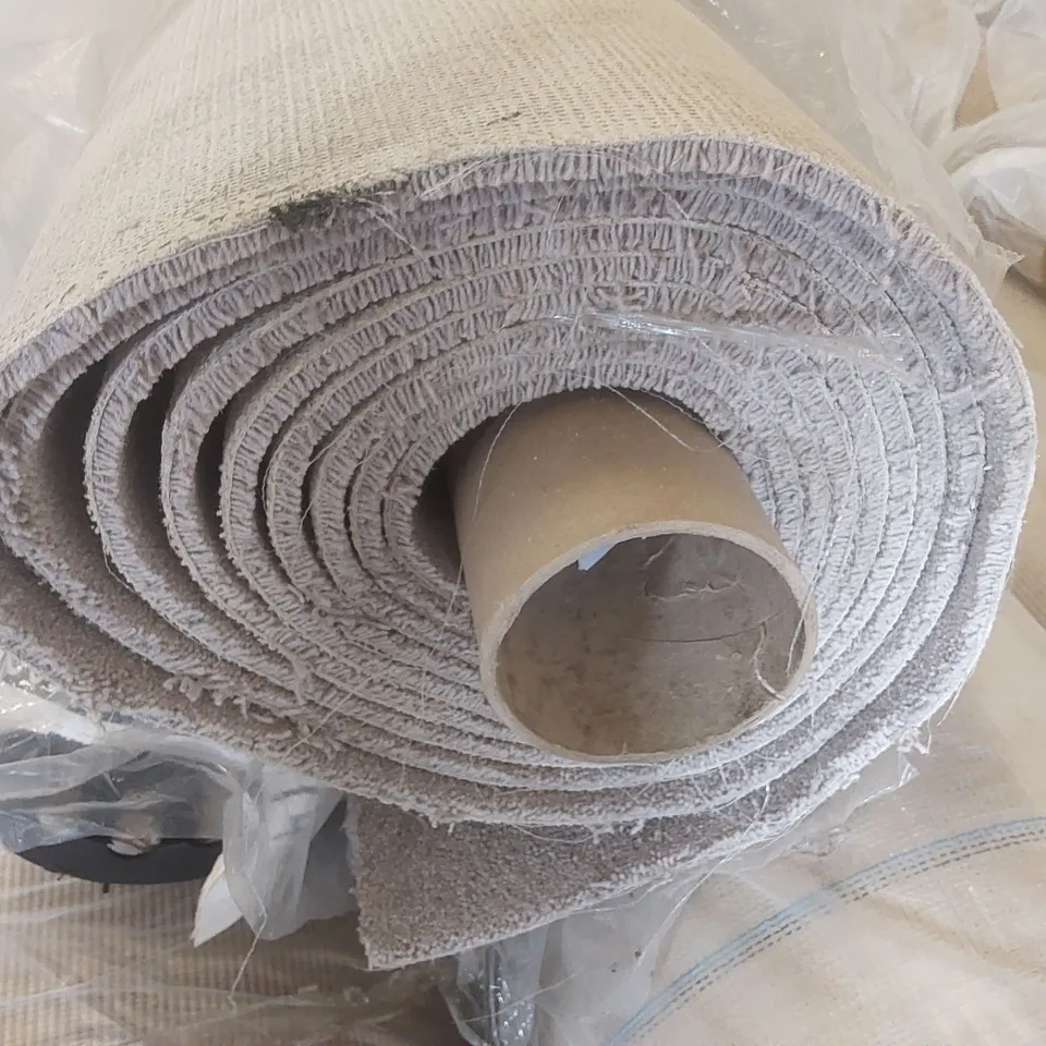 ROLL OF QUALITY DECO PLAINS PEBBLE CARPET - APPROXIMATELY 6.9 x 5m
