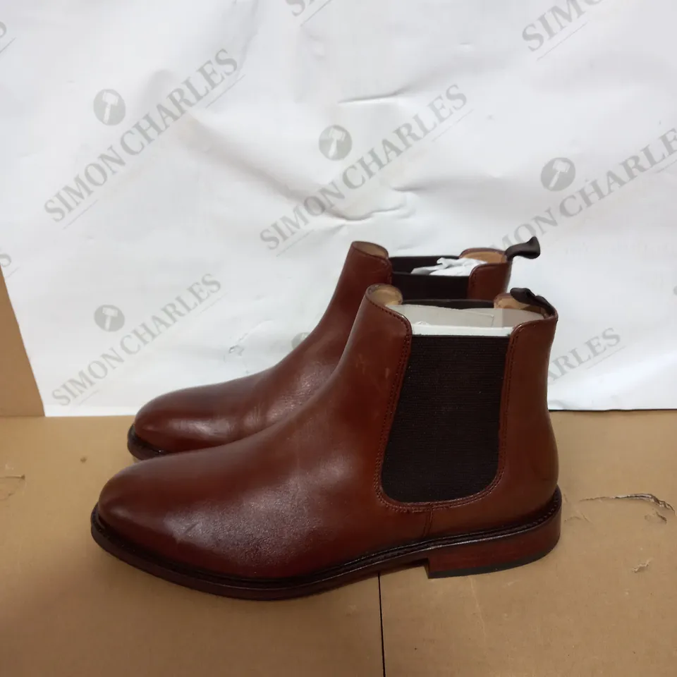 BOXED PAIR OF JONES BOOTMAKER DEAKIN CHELSEA BOOTS SIZE 9 