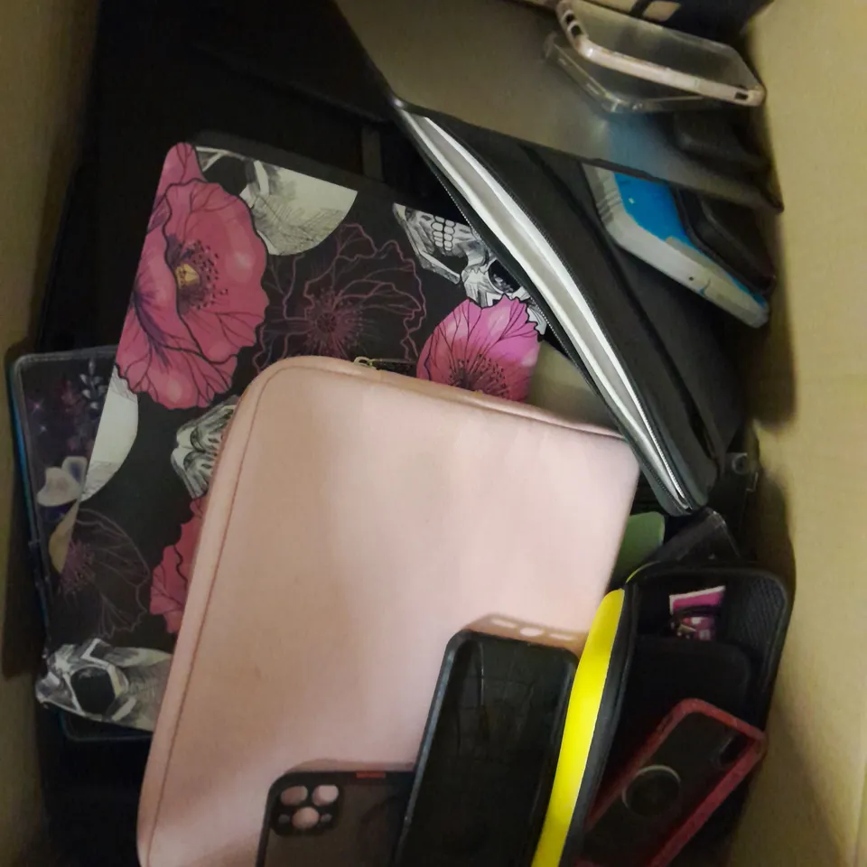APPROXIMATELY 80 ASSORTED LOOSE SMARTPHONE/TABLET PROTECTIVE CASES FOR VARIOUS MODELS 
