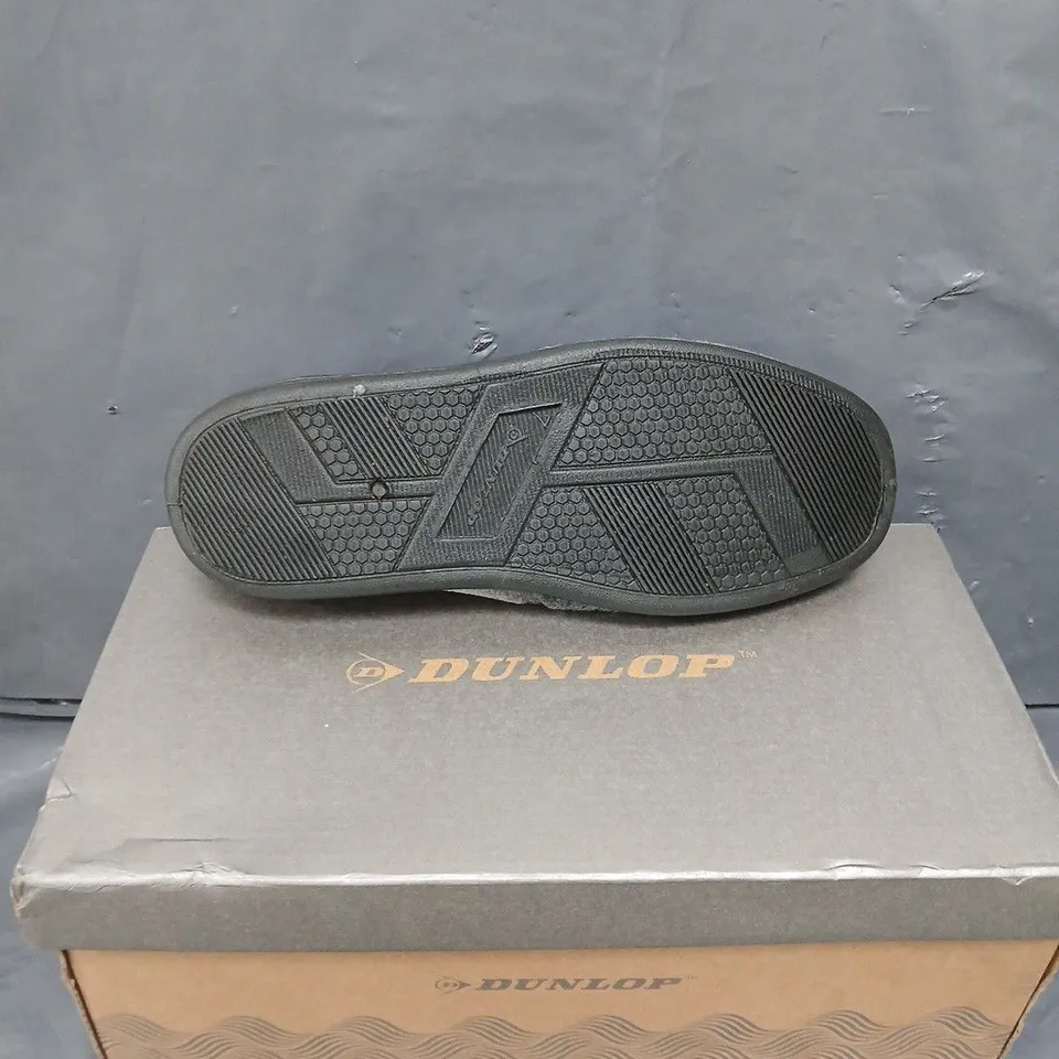 BOXED PAIR OF DUNLOP SLIP ON SHOES - 7