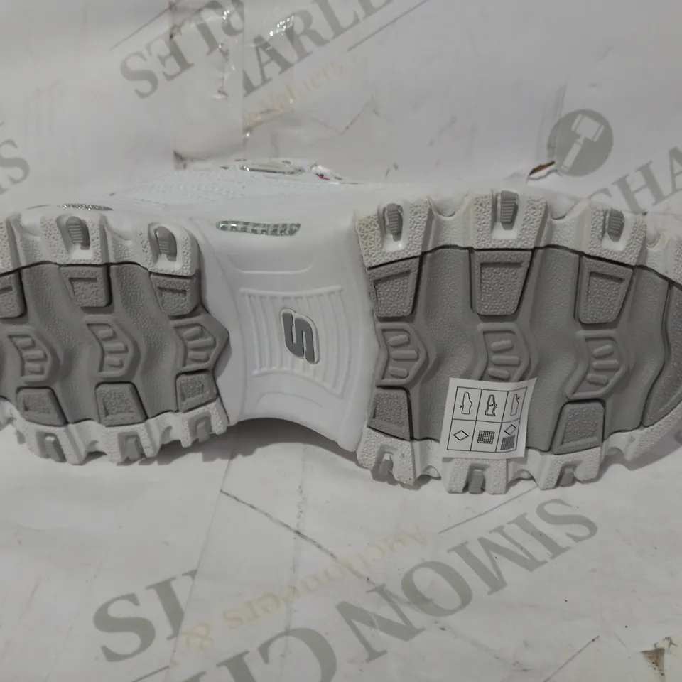 BOXED PAIR OF SKECHERS KIDS D LITES BRIGHT BLOSSOMS LACE CHUNKY TRAINERS IN WHITE W. FLORAL PRINT UK SIZE 12.5