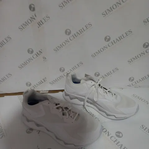 UNBOXED PAIR OF REEBOK ZIGENERGYPLATE WHITE UK 11