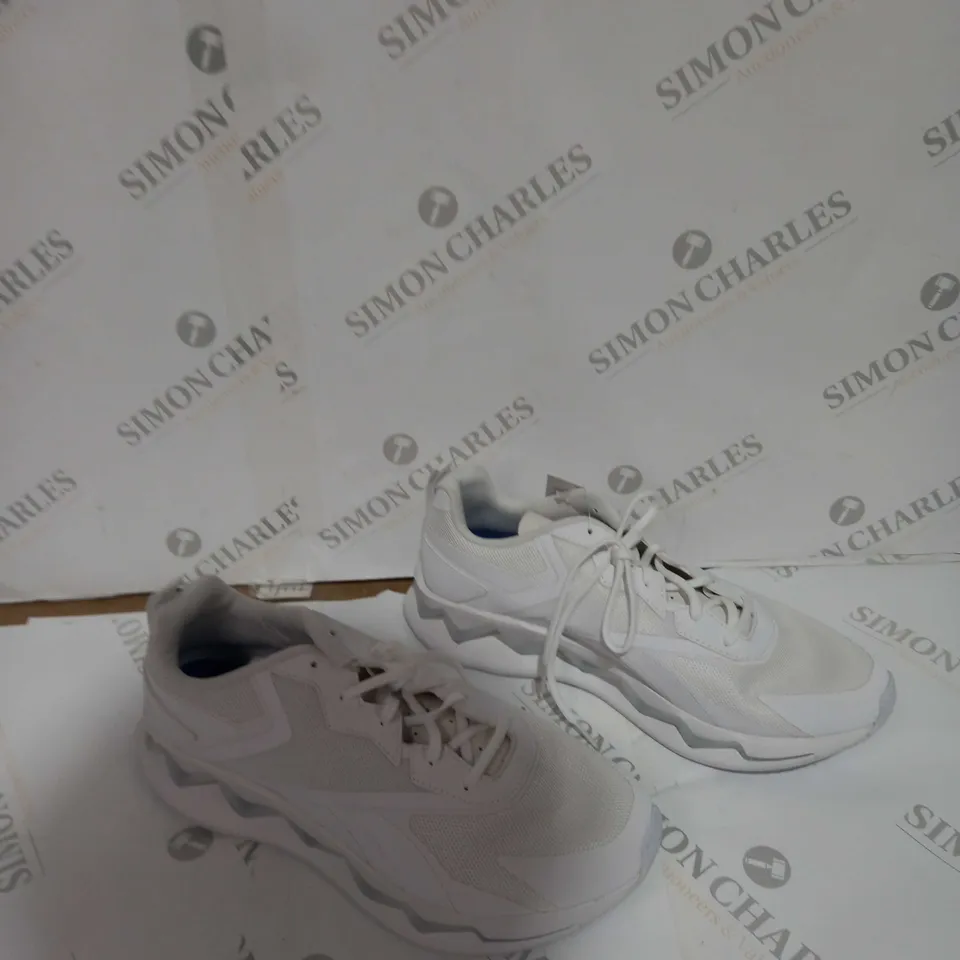 UNBOXED PAIR OF REEBOK ZIGENERGYPLATE WHITE UK 11