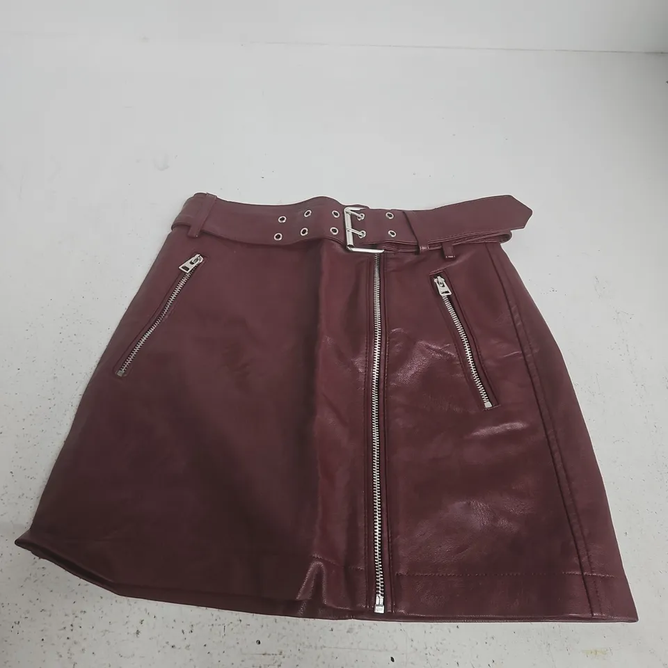 TOPSHOP BURGUNDY LEATHER-EFFECT MINI SKIRT – UK 6 