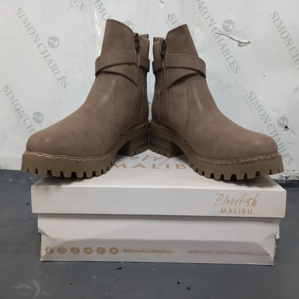 BOXED PAIR OF BLOWFISH MALIBU ANKLE BOOTS IN ALMOND SIZE 7