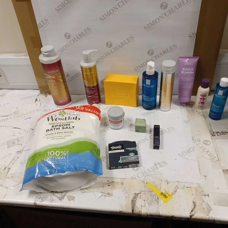 LOT OF APPROX. 15 HEALTH AND BEAUTY ITEMS TO INCLUDE DIOR LIP MAXIMIZER, WESTLAB BATH SALTS, AND WILKINSONS SWORD PRECISION SENSITIVE ETC. 