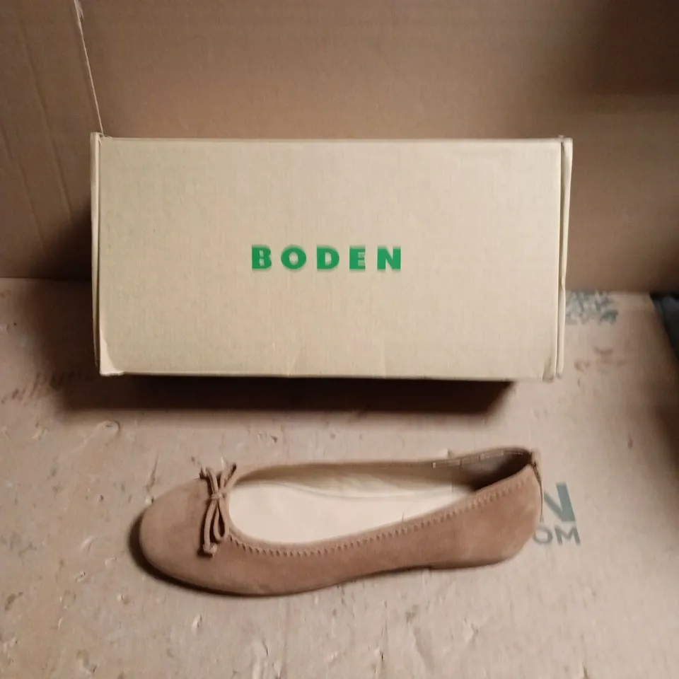 BODEN WOMEN'S SUEDE BALLET FLATS – TAN, UK 5 (EU 38)