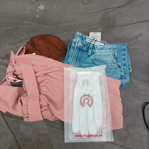 APPROXIMATELY 25 ASSORTED CLOTHING ITEMS IN VARIOUS SIZES, STYLES & COLOURS TO INCLUDE BRANDS SUCH AS TRSGOLF, BERSHKA, F&F, ETC - COLLECTION ONLY