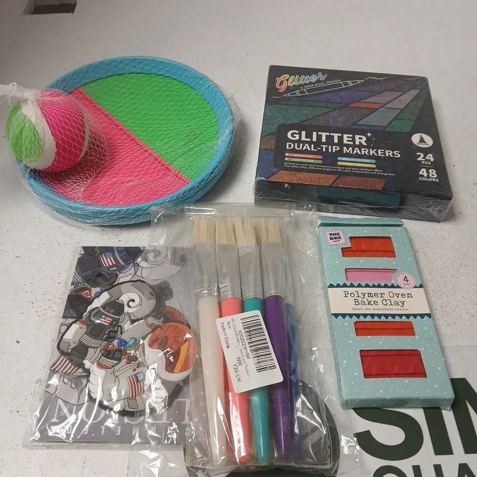 APPROXIMATELY 10 ASSORTED TOYS AND GAMES TO INCLUDE BAT & BALL SET, MARKERS, BRUSHES ETC