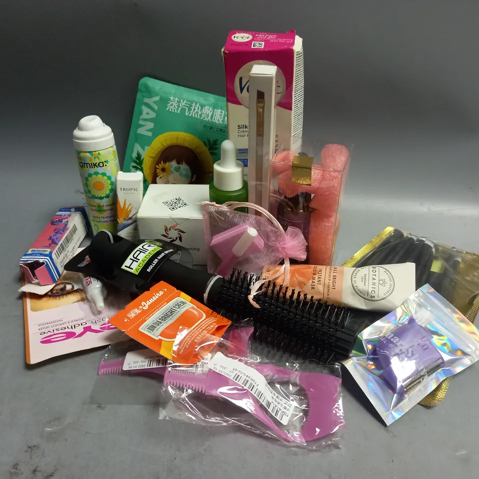 APPROXIMATELY 15 ASSORTED HEALTH AND BEAUTY PRODUCTS TO INCLUDE TROPIC RAINFOREST DEW HYDRATION SERUM, TURMERIC BRIGHTENING FACIAL CLAY MASK, VEET SILKY FRESH HAIR REMOVAL CREAM 