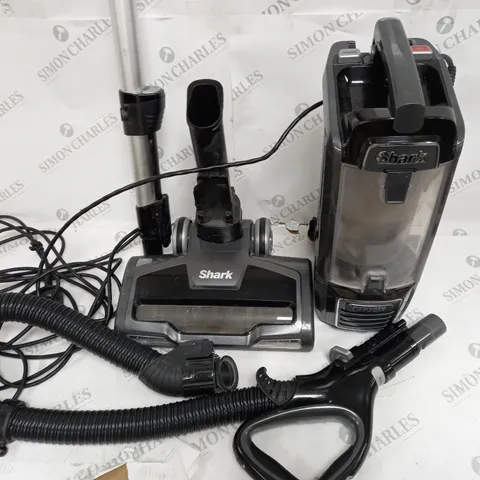 SHARK CORDED VACUUM