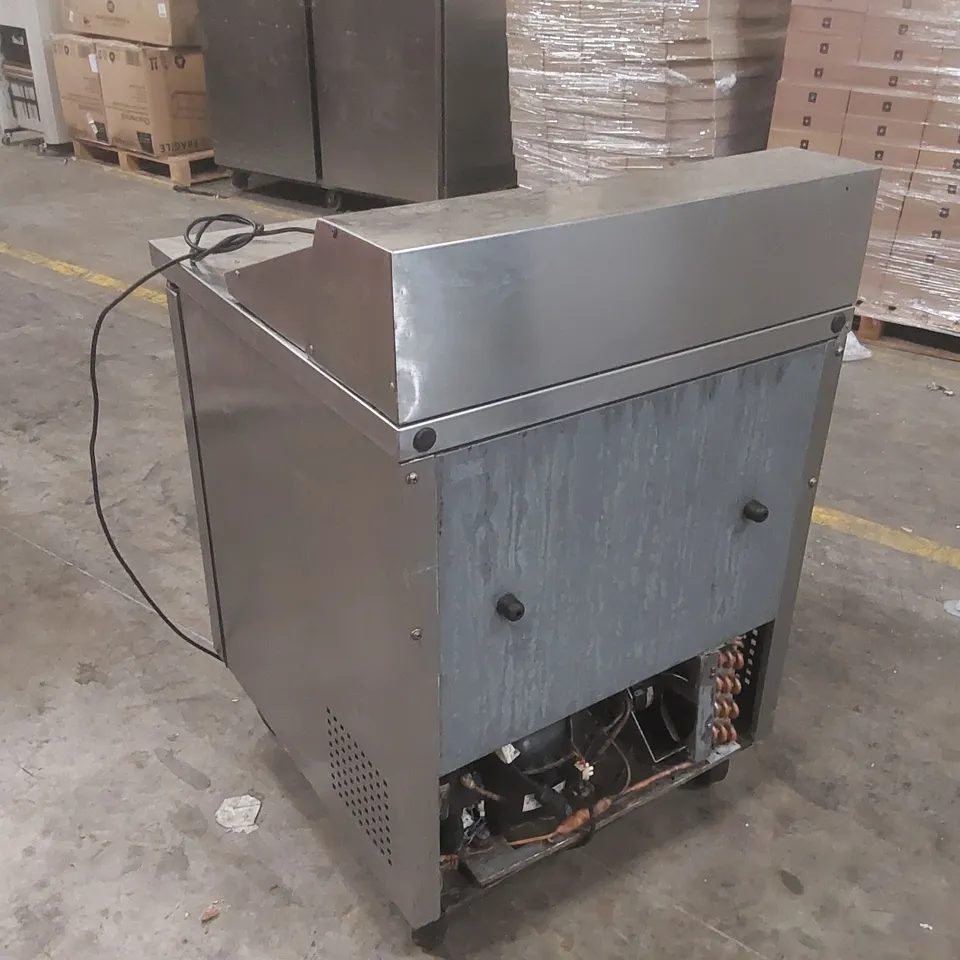 TRUE REFRIGERATION TSSU-27-08 COMMERCIAL REFRIGERATED SANDWICH AND SALAD PREP COUNTER