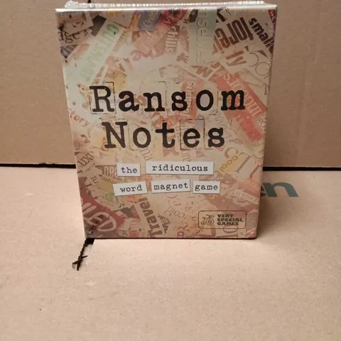 RANSOM NOTES: THE RIDICULOUS WORD MAGNET GAME – BOXED (VERY SPECIAL GAMES)