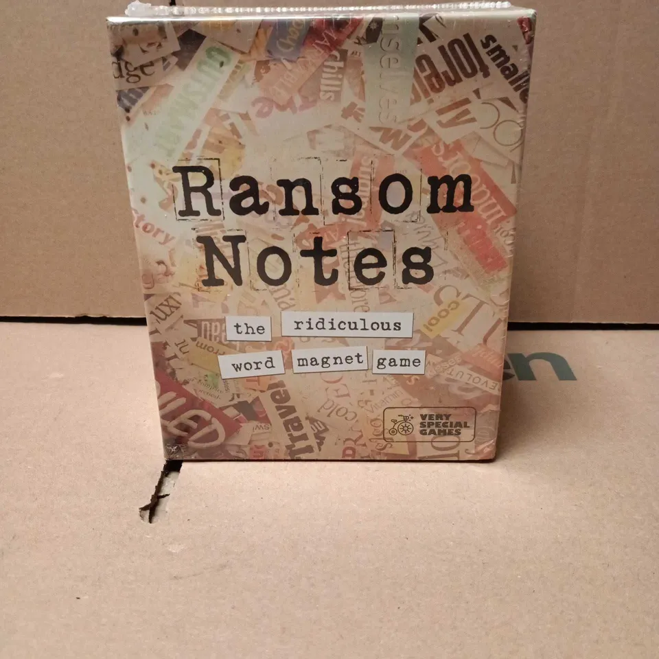 RANSOM NOTES: THE RIDICULOUS WORD MAGNET GAME – BOXED (VERY SPECIAL GAMES)