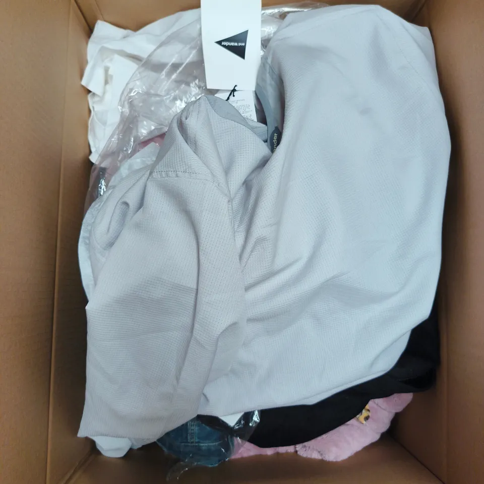 LARGE BOX OF APPROXIMATELY 25 ASSORTED CLOTHING ITEMS IN VARIOUS COLOURS, STYLES AND SIZES - COLLECTION ONLY