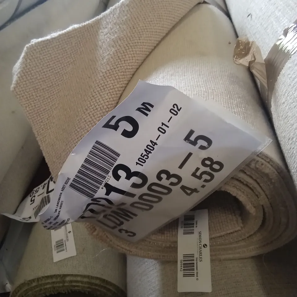 ROLL OF QUALITY LANDMARK ABBEY ROCHE CARPET // APPROX SIZE: 4.58 x 5m