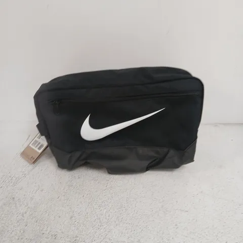 NIKE BLACK 11L BAG WITH SWOOSH LOGO