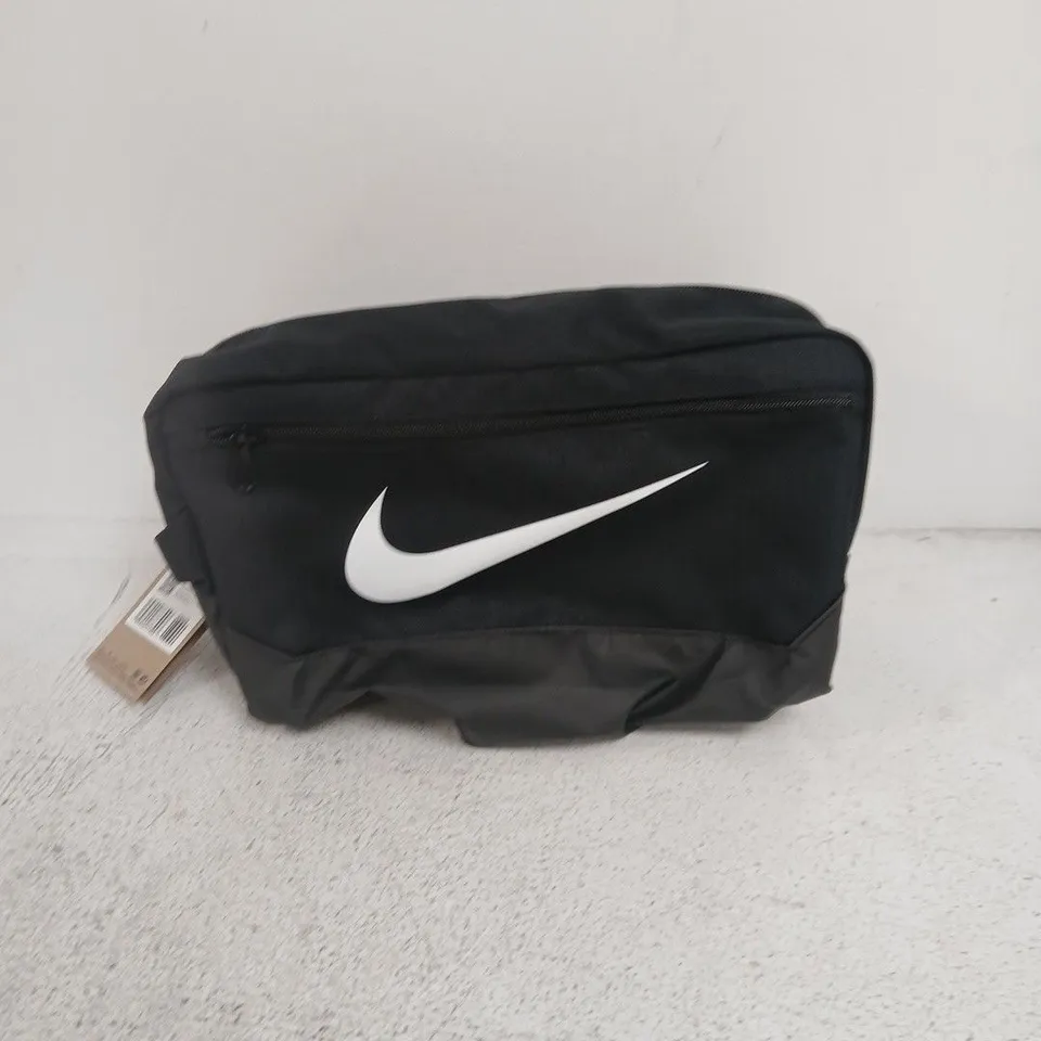 NIKE BLACK 11L BAG WITH SWOOSH LOGO