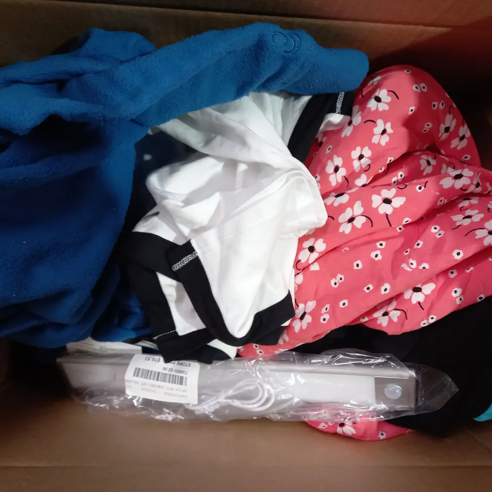 BOX OF APPROXIMATELY 10 ASSORTED HOUSEHOLD ITEMS TO INCLUDE DESIGNER FAUX LEATHER PURSE, FRANK USHER CARDIGAN IN BLACK SIZE S/M, DANNII MINOGUE TROUSERS IN BLACK SIZE UNSPECIFIED, ETC