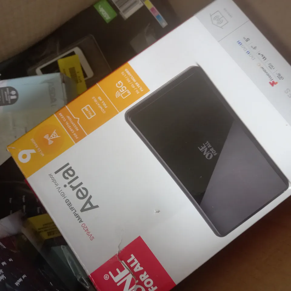 BOX OF APPROXIMATELY 20 ASSORTED ELECTRICAL ITEMS TO INCLUDE JVC DEEPBASS WIRELESS HEADPHONES, SLIM POWER BANK, JUICENOTE XL WIRELESS SPEAKER, ETC