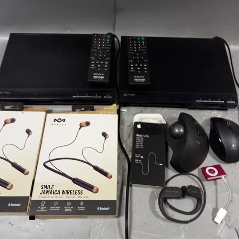 LOT OF APPROXIMATELY 20 ASSORTED TECH ITEMS TO INCLUDE SONY DVD PLAYERS, MARLEY EARPHONES AND LOGITECH MOUSES