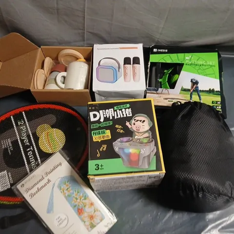 LOT OF 7 ASSORTED TOYS AND GAMES TO INCLUDE 2-PLAYER TENNIS SET AND COLOURFUL KAROKE SOUND SYSTEM