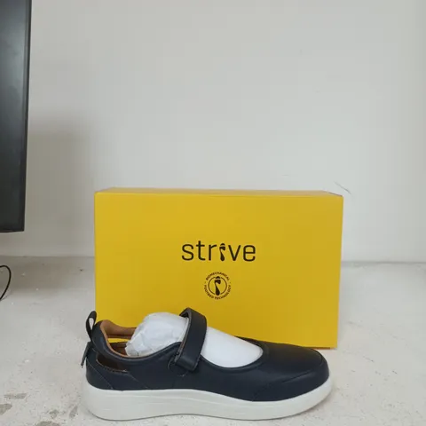 STRVE NAVY VELCRO-STRAP TRAINERS – BOXED SIZE UK 6