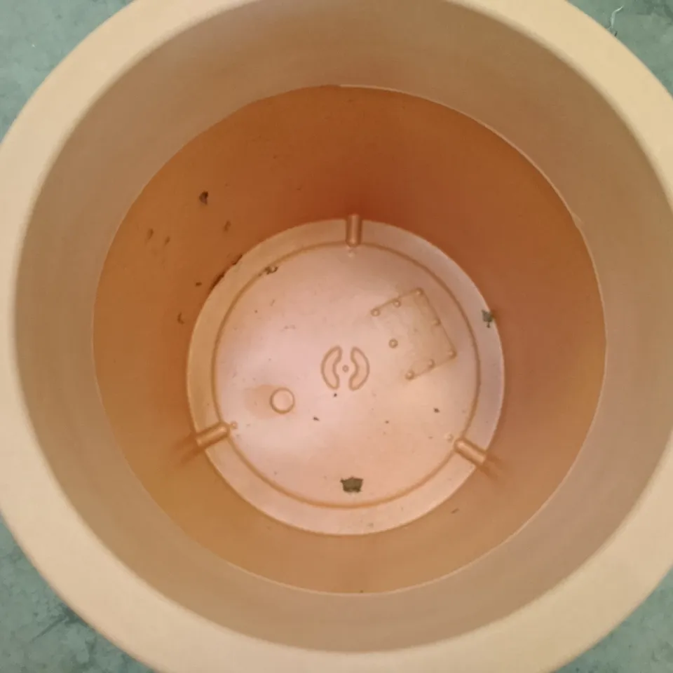 BOXED LARGE PLASTIC PLANT POT