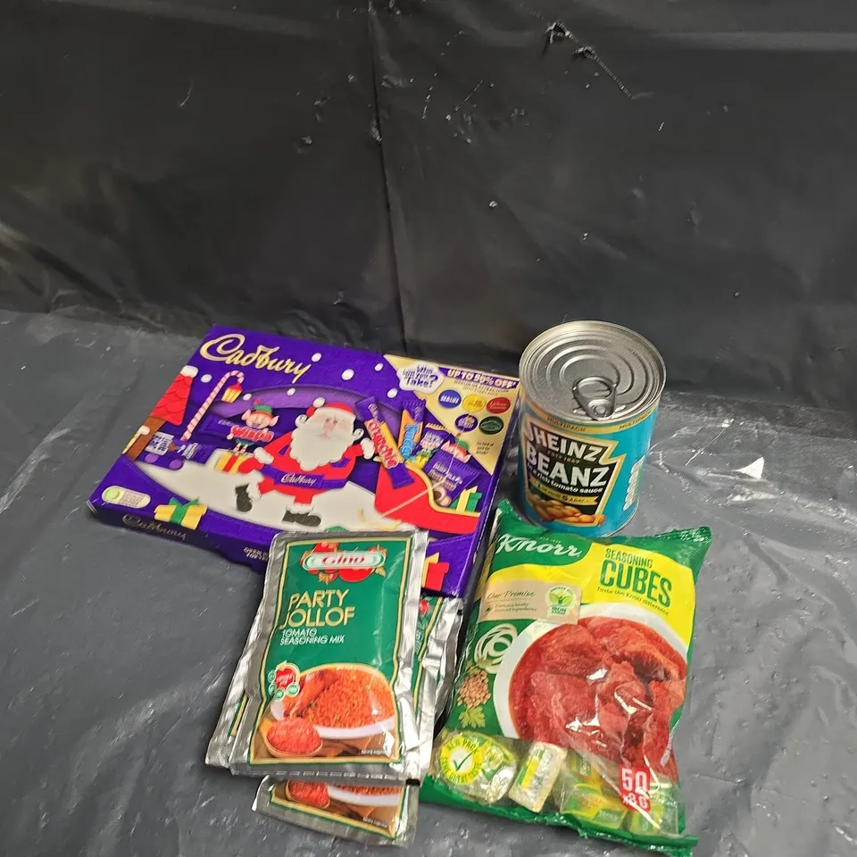 TOTE OF ASSORTED FOOD AND DRINK ITEMS TO INCLUDE CADBURY ADVENT CALENDAR, HEINZ BEANZ, KNORR SEASONING MIX & CUBES 