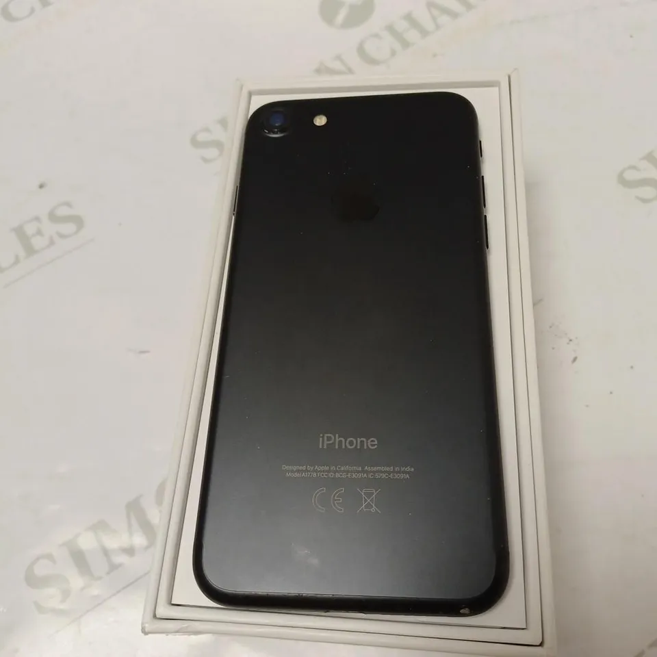BOXED APPLE IPHONE 7 (A1778)