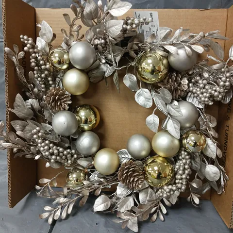 CHAMPAGNE AND GOLD PRE-LIT FESTIVE WREATH