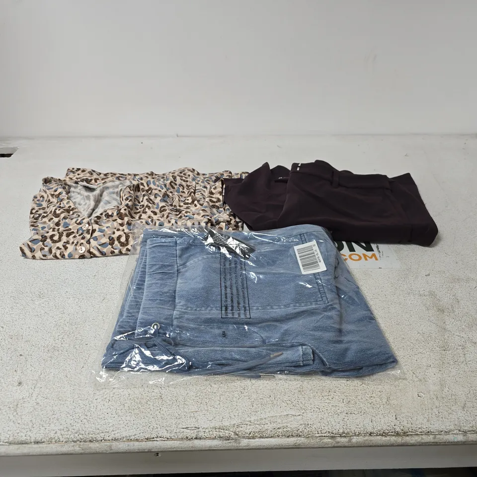 BOX OF APPROXIMATELY 22 ASSORTED CLOTHING ITEMS TO INCLUDE RUTH LANGSFORD, KIM & CO ETC