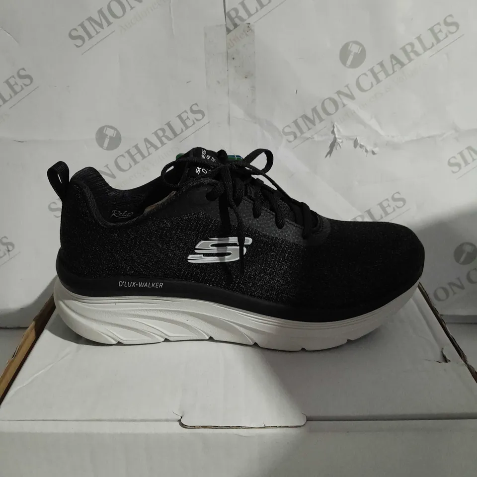 BOXED PAIR OF SKETCHER D'LUX WALKER TRAINERS IN BLACK SIZE 5.5