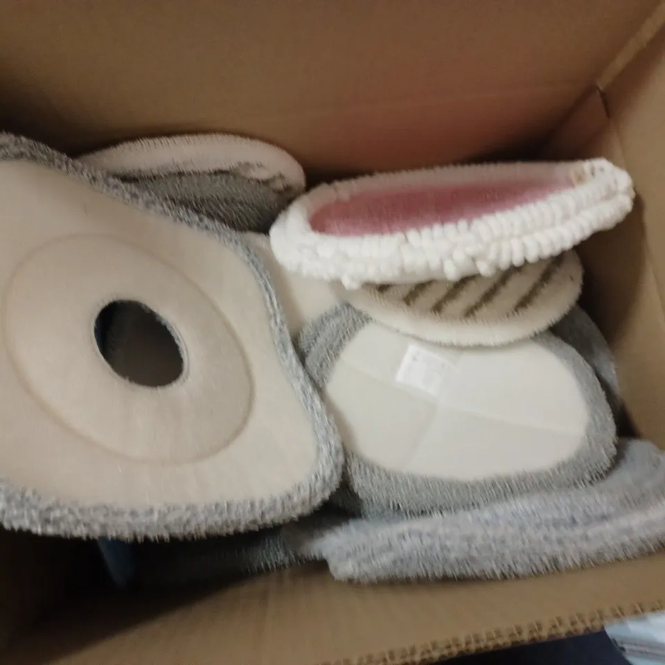 BOX OF STEAM MOP HEADS APPROXIMATELY 20