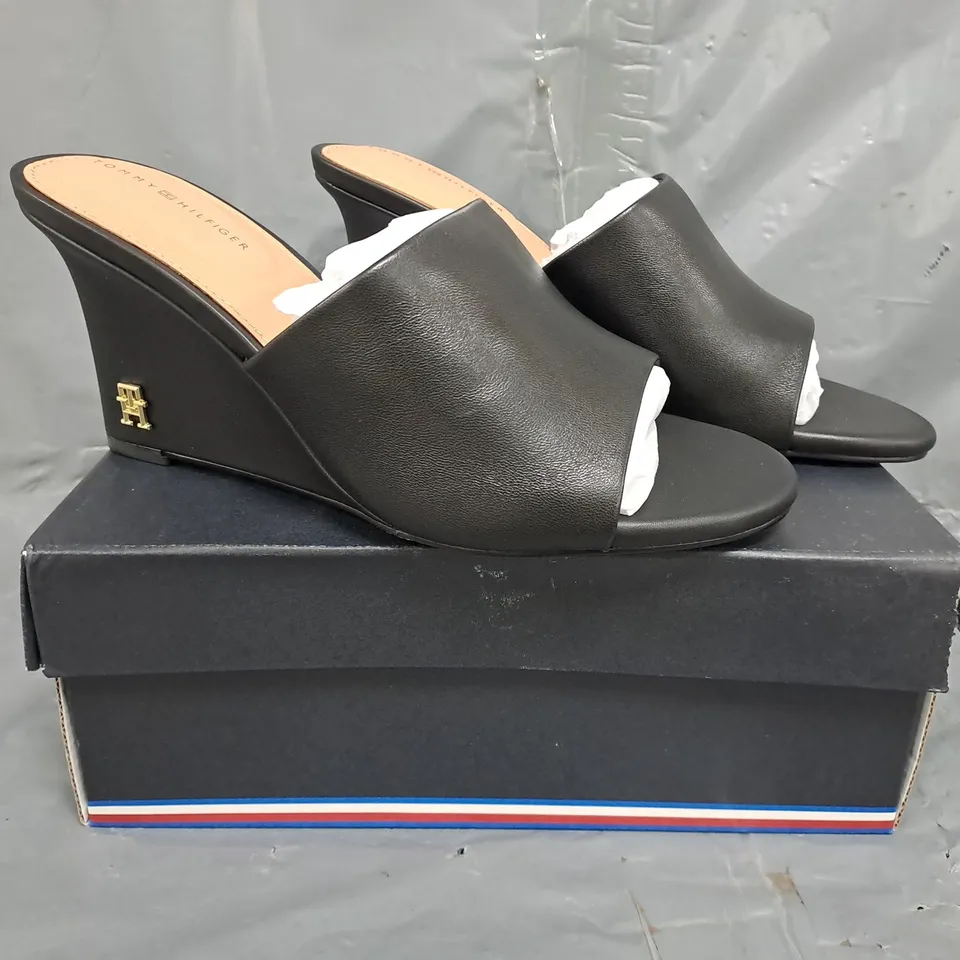 BOXED PAIR OF TOMMY HILFIGER LEATHER WEDGE MULES IN BLACK SIZE EU 38