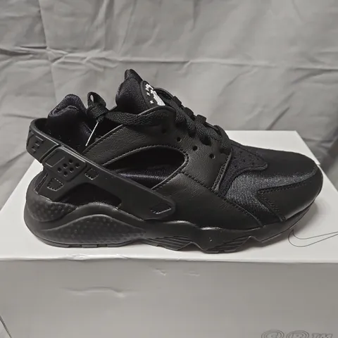 NIKE AIR HUARACHE BLACK SNEAKERS β BOXED - UK 4
