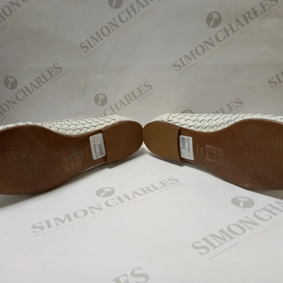 WHITE LEATHER WOVEN BALLERINA SHOES SIZE 7