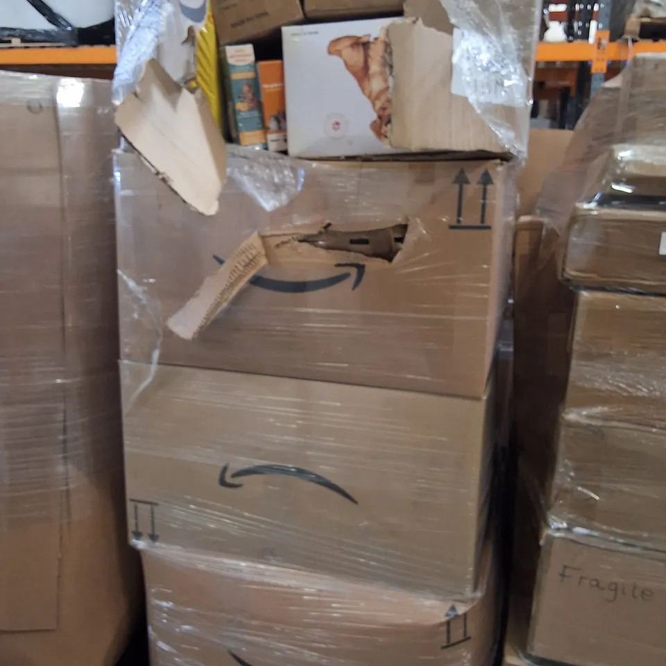 PALLET CONTAINING A LARGE QUANTITY OF PET PRODUCTS TO INCLUDE;CAT DETERGENT SPRAY,PAW PRINT KIT,PET BED,ETC