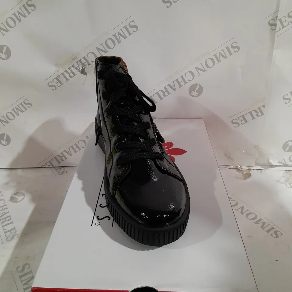BOXED PAIR OF RIEKER HI TOP TRAINERS IN BLACK UK SIZE 6