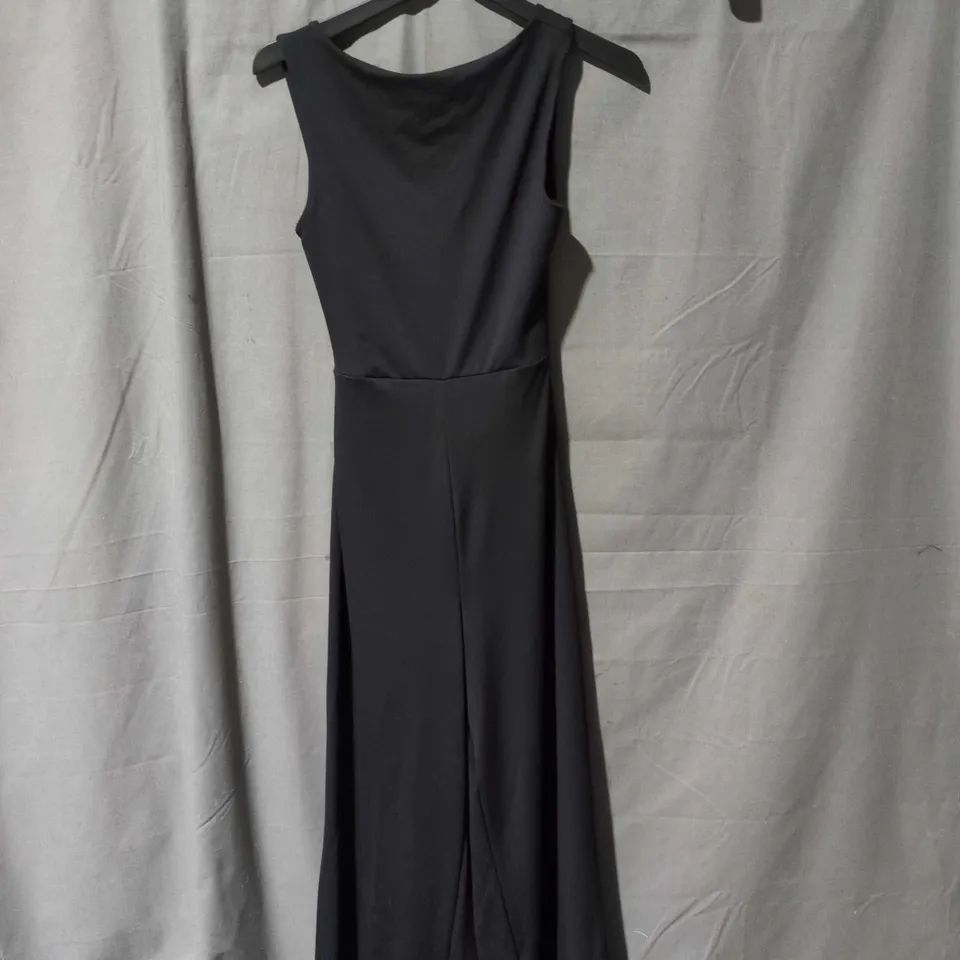 APPROXIMATLY 25 ITEMS INCLUDING TOPS COATS PANTS ECT