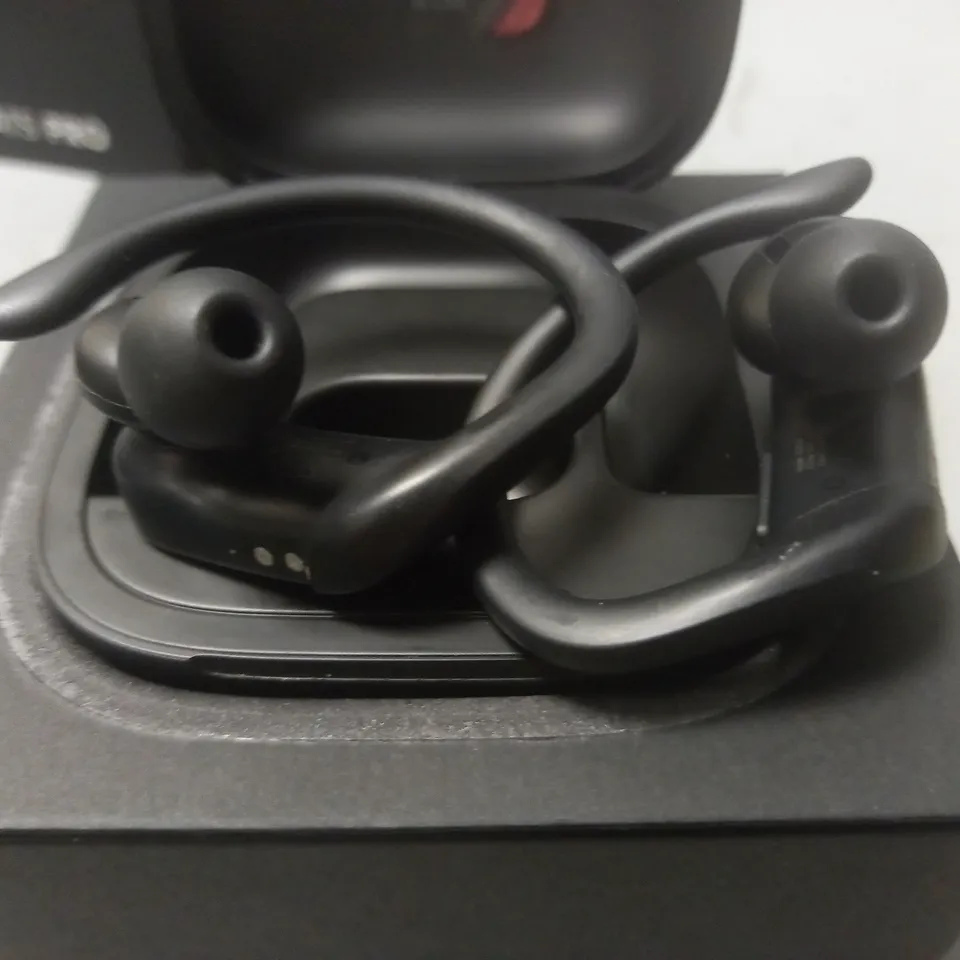 BOXED POWERBEATS PRO WIRELESS WITH CHARGING CASE