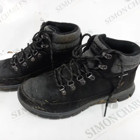BOXED SKECHERS WARM ANKLE BOOTS, BLACK - SIZE 6